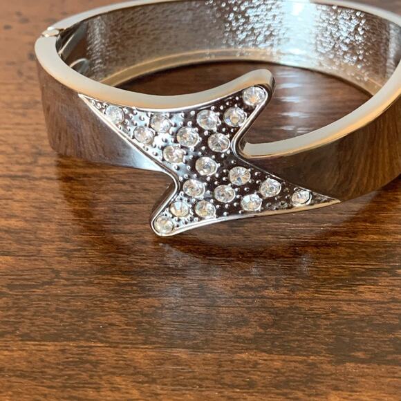 Silver Cuff Bracelet with Lightning Design and Magnetic Hinged Closure New - Picture 4 of 6